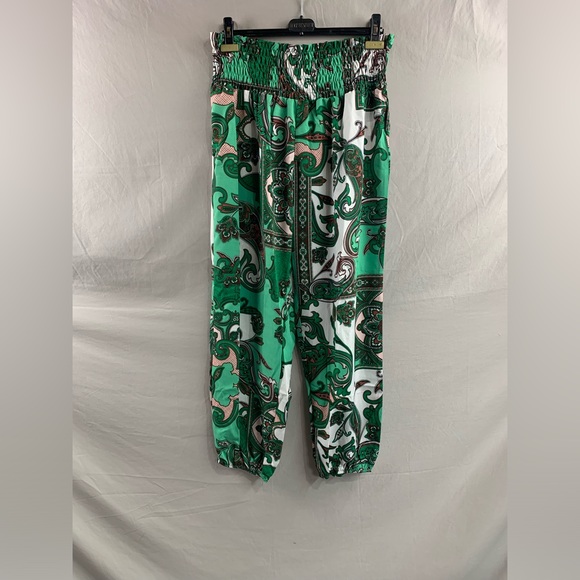 Green Geometric Carrot Pants - Picture 6 of 8
